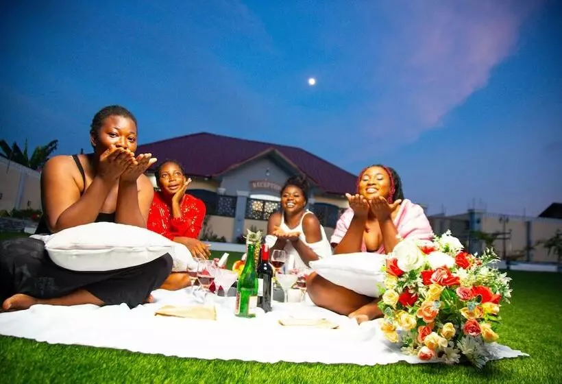 Bella Ella Hotel & Event Center