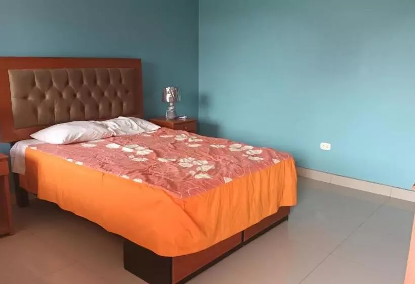 هتل Buendia