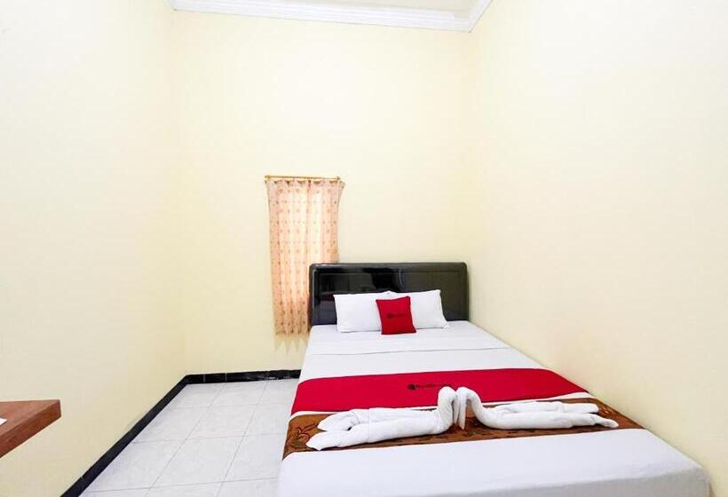 בית מלון כפרי Reddoorz Near Makam Bung Karno Blitar