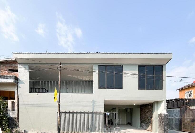 בית מלון כפרי Reddoorz Near Makam Bung Karno Blitar