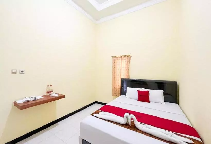 Hotelli Reddoorz Near Makam Bung Karno Blitar