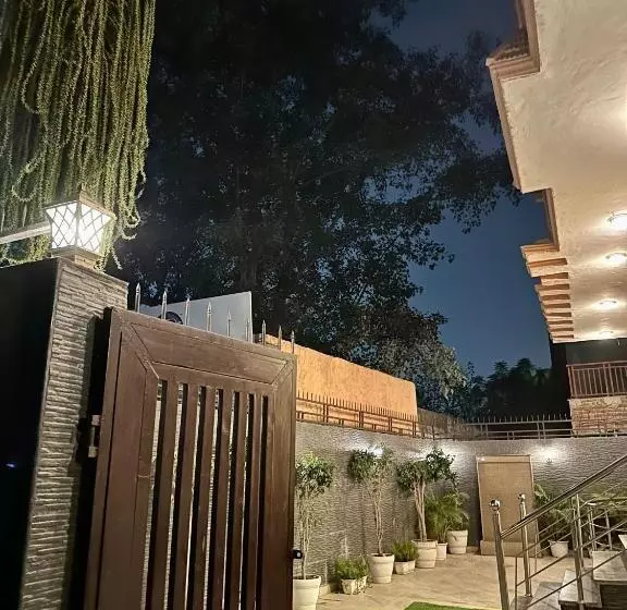 ホテル Room With Kitchen Near Golf Course Road