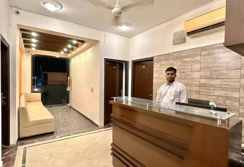 ホテル Room With Kitchen Near Golf Course Road