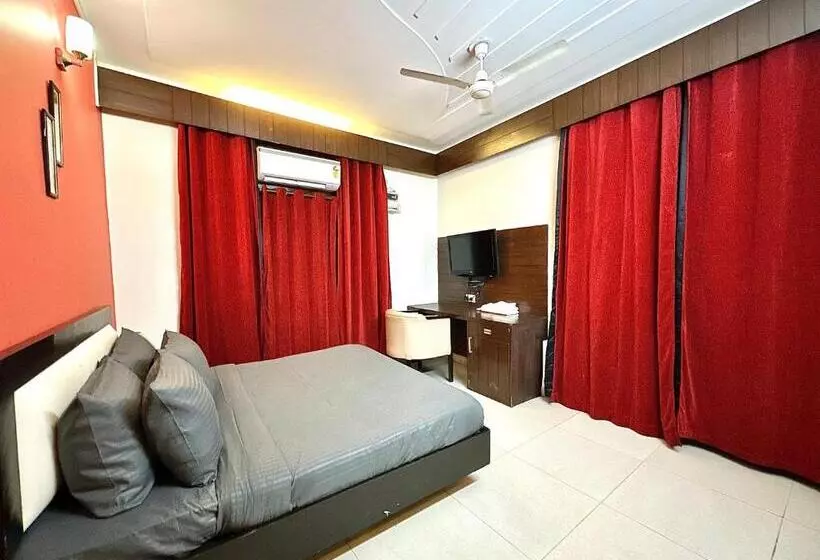 ホテル Room With Kitchen Near Golf Course Road