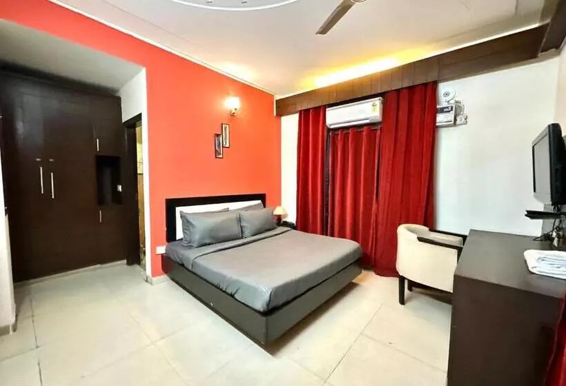 ホテル Room With Kitchen Near Golf Course Road