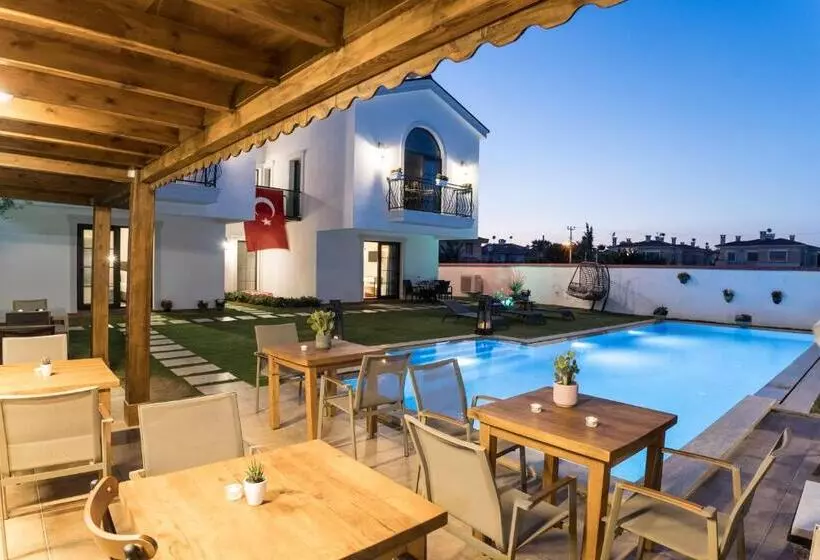 Juli̇etotel