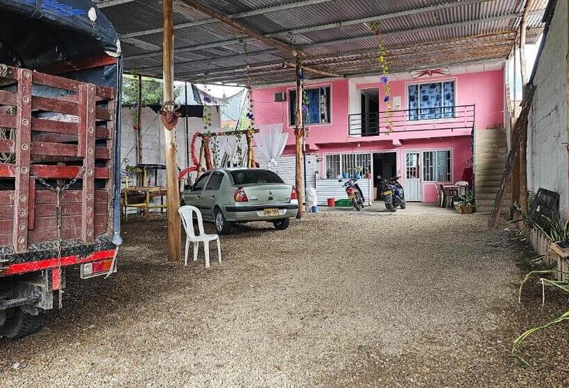 ペンション El Portal Del Llano