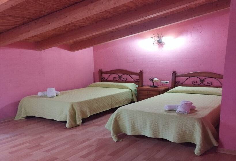 פנסיון Hostal Los Quiñones