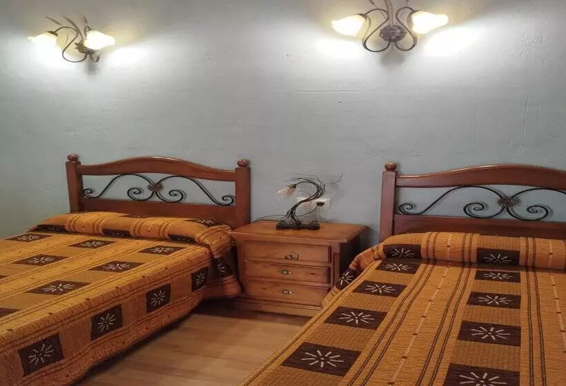 ペンション Hostal Los Quiñones