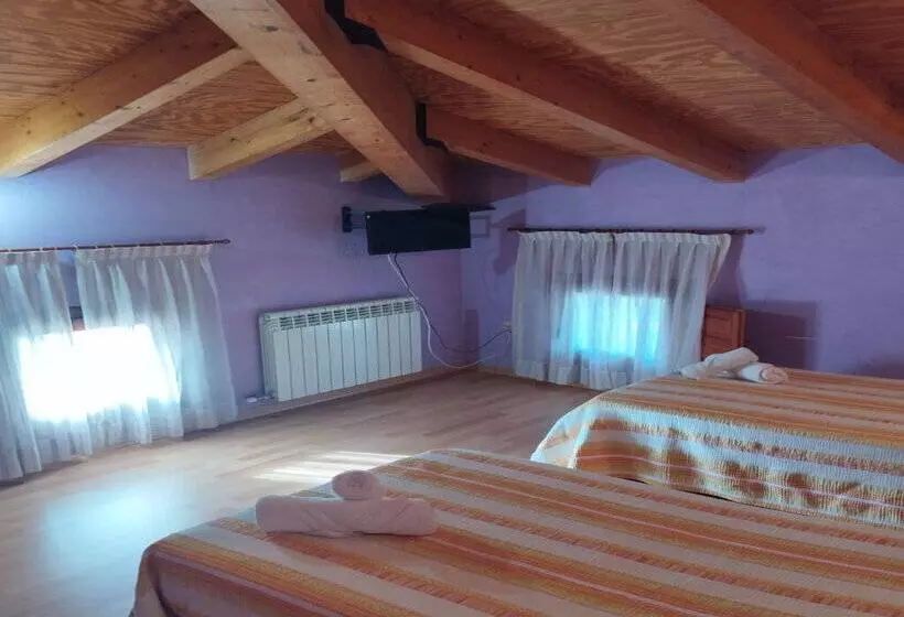 ペンション Hostal Los Quiñones