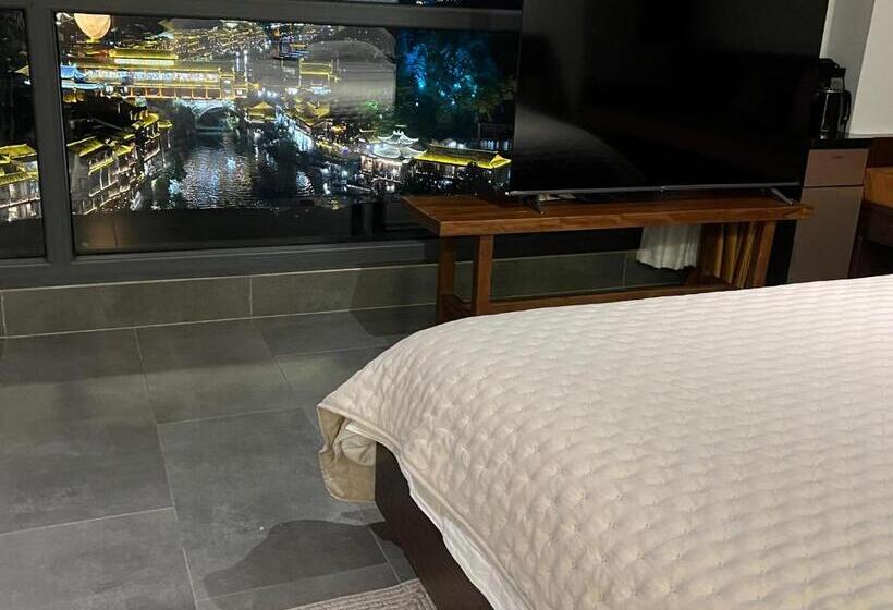 Pension Phoenix Best River View B&b