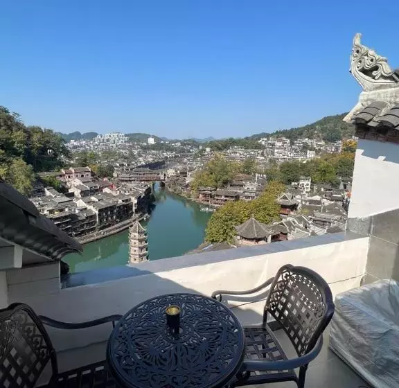 Majatalo Phoenix Best River View B&b
