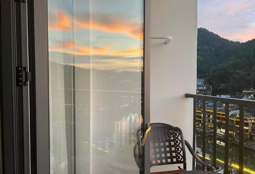 Majatalo Phoenix Best River View B&b