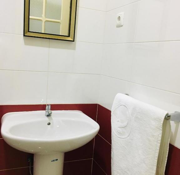 تختخواب و صبحانه Constança Retreat