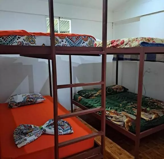 تختخواب و صبحانه Hostel Hook And Cook