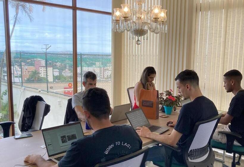 éden Hostel E Coworking