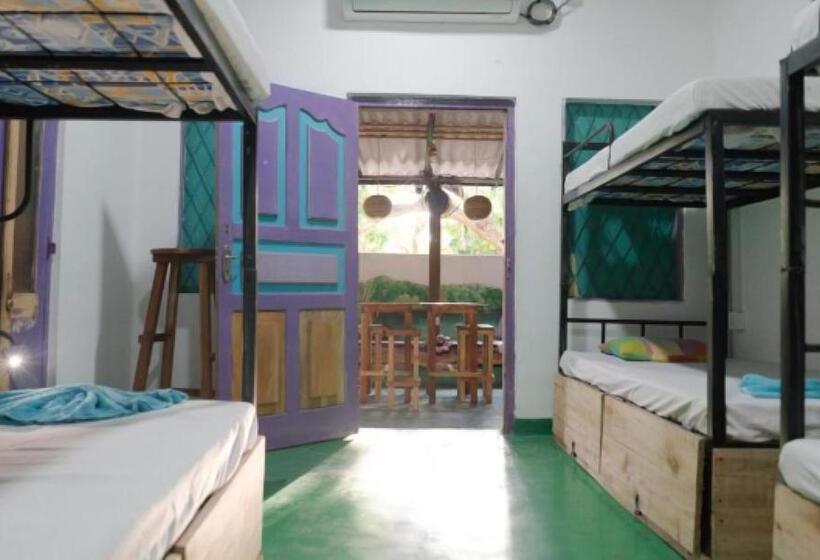 Hostel Tharu, Surf Camp & Restaurant
