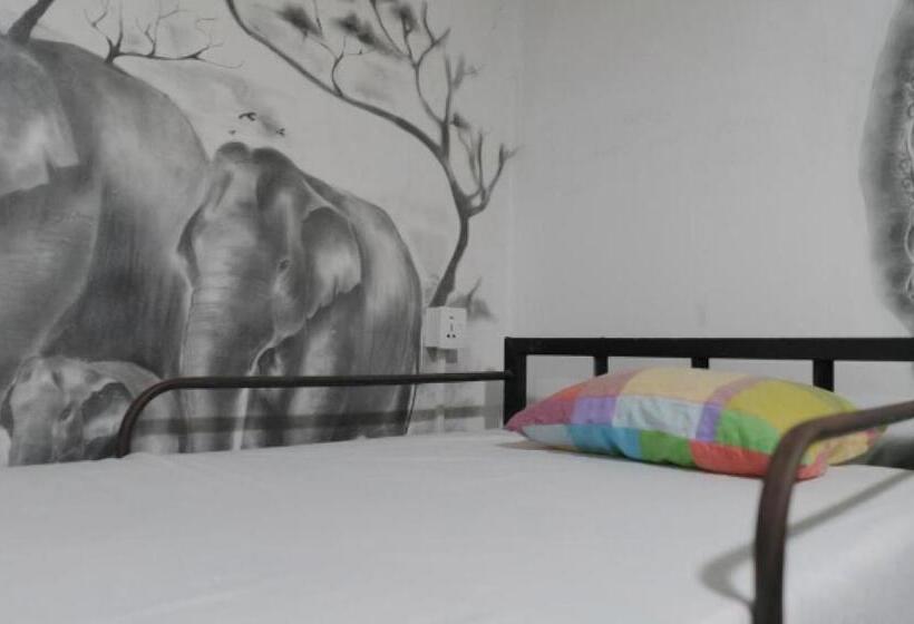 Hostel Tharu, Surf Camp & Restaurant