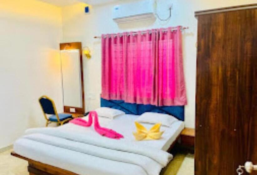 Отель Country In Lodging, Satara