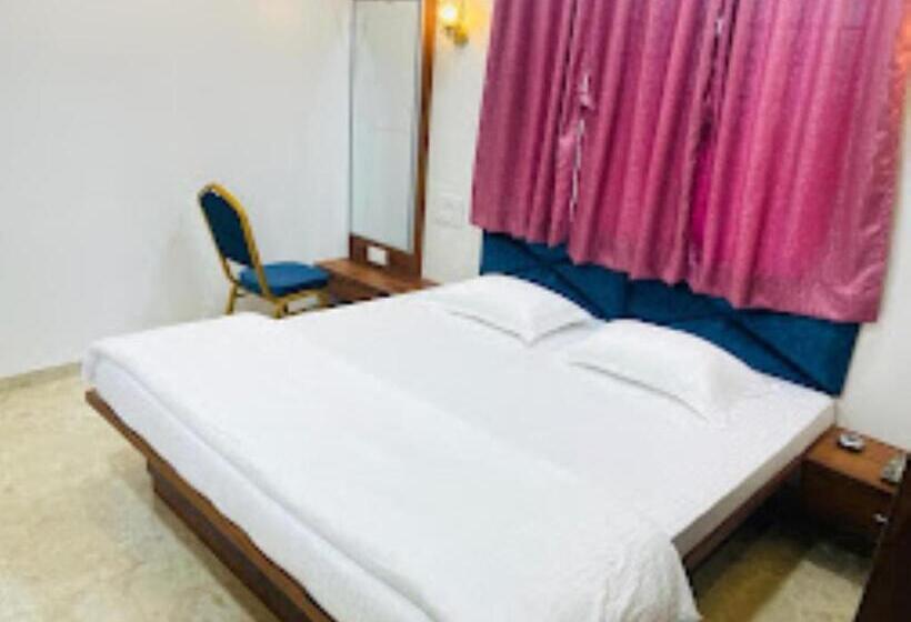 Отель Country In Lodging, Satara