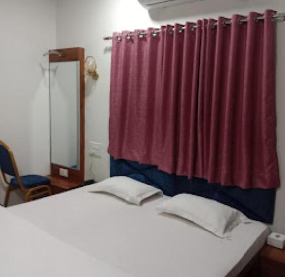 Отель Country In Lodging, Satara