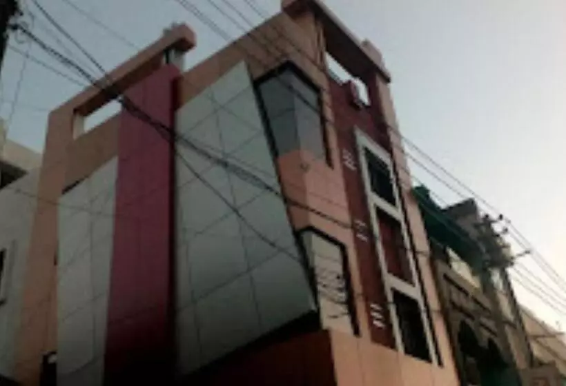 ホテル Girnar Amravati