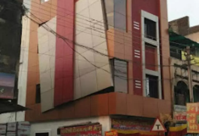 ホテル Girnar Amravati