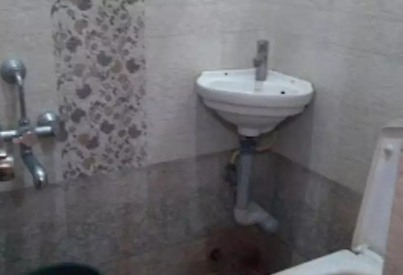 ホテル Girnar Amravati