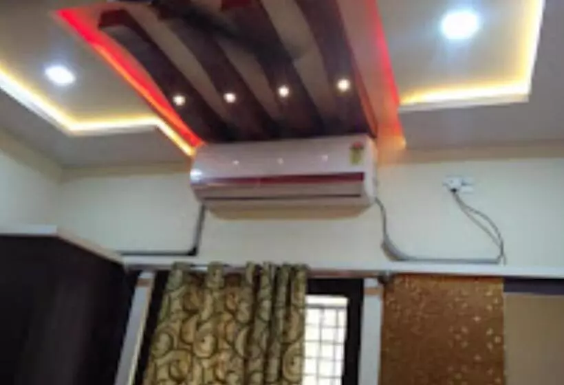 ホテル Girnar Amravati