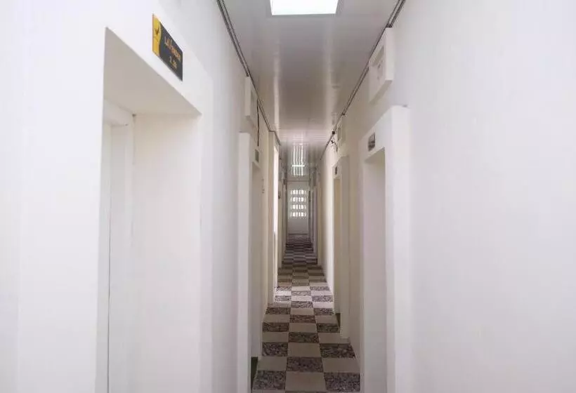 Hotelli Reddoorz Near Terminal Bus Purwokerto