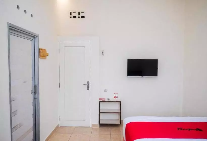 Hotelli Reddoorz Near Terminal Bus Purwokerto