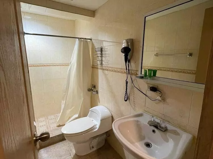 هتل San Thomas Inn