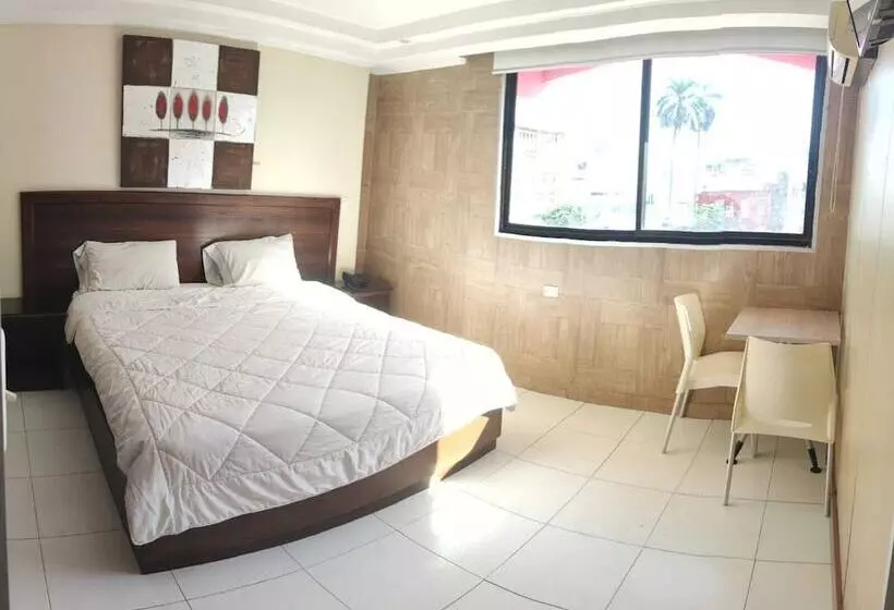 هتل San Thomas Inn