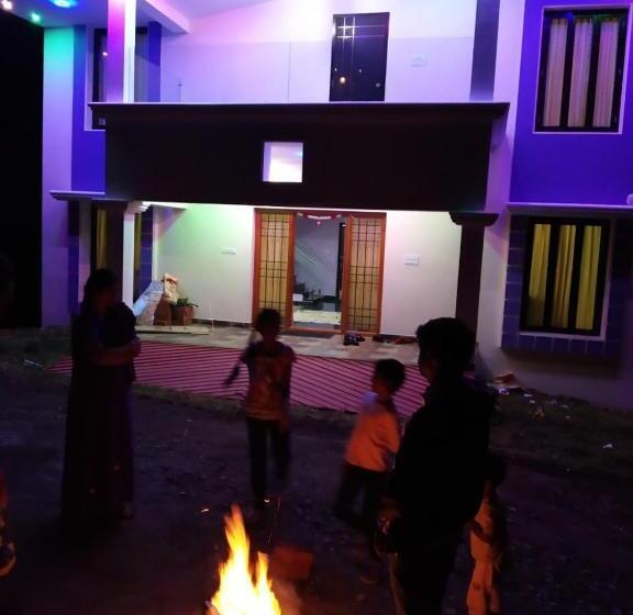 ホテル The Olive   Yogi Cottage. Online