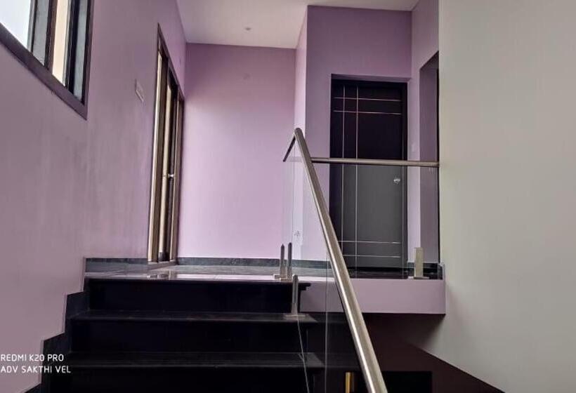 ホテル The Olive   Yogi Cottage. Online