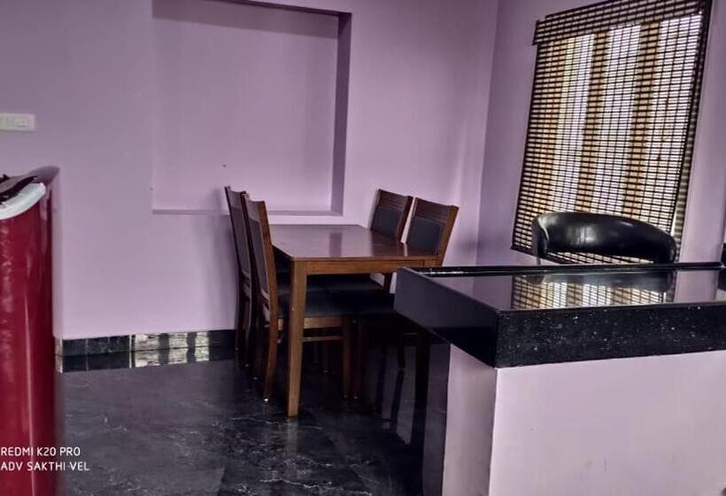 ホテル The Olive   Yogi Cottage. Online