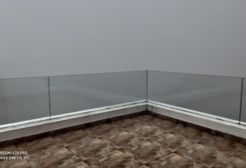 ホテル The Olive   Yogi Cottage. Online