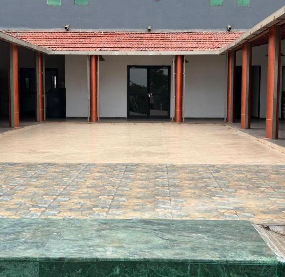 酒店 The Sunset Lawns