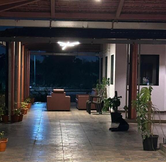 酒店 The Sunset Lawns