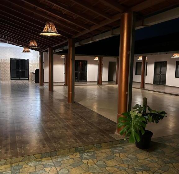 酒店 The Sunset Lawns