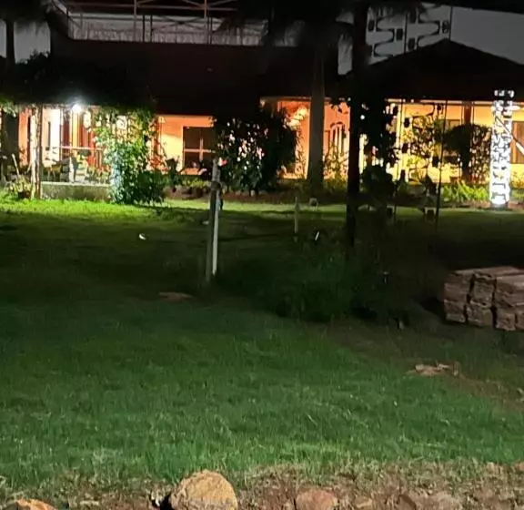 Hotelli The Sunset Lawns
