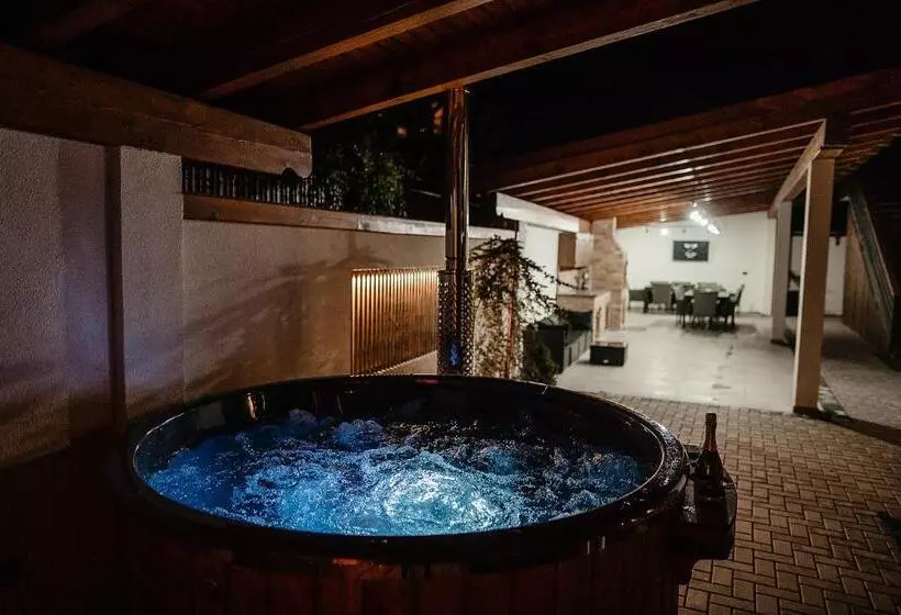 ペンション Casa Mecva