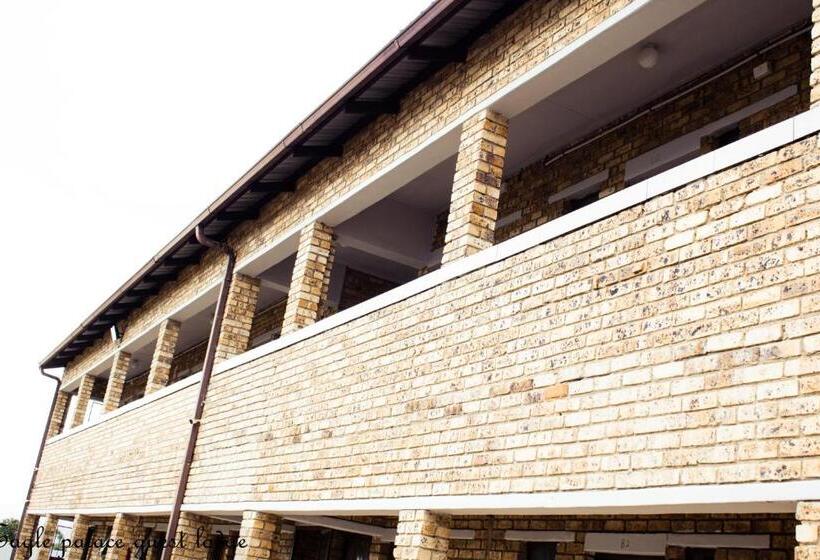 ペンション Eagle Palace Guest Lodge Lichtenburg