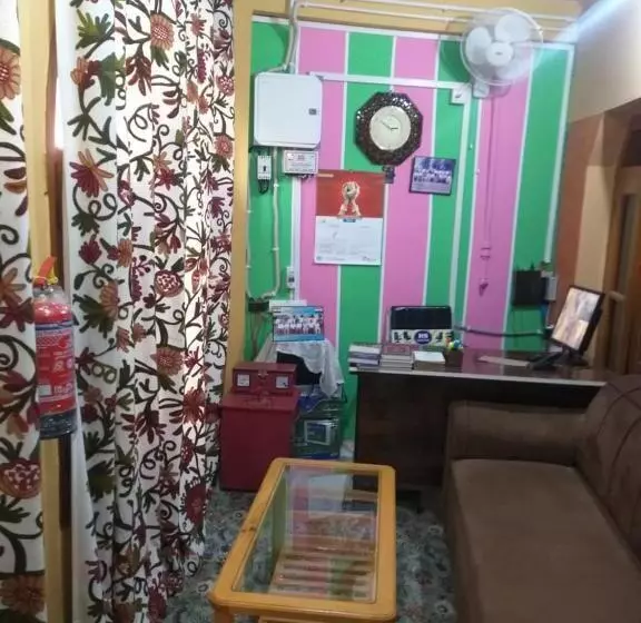 ペンション Wani Guest House