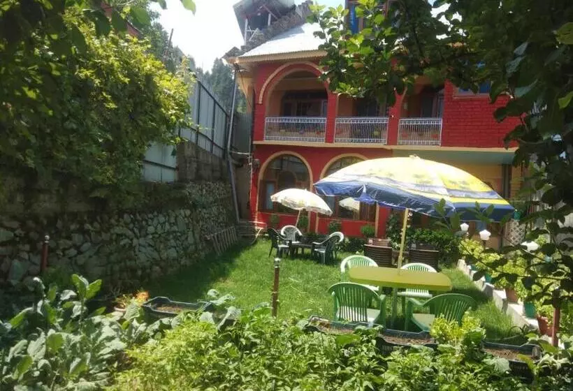 ペンション Wani Guest House