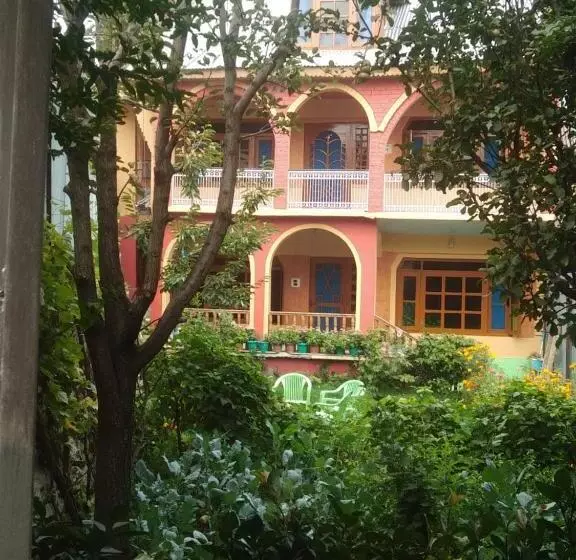 ペンション Wani Guest House
