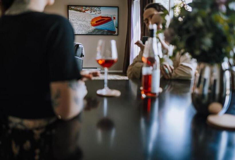 استراحتگاه Page S Inn On Silva Bay