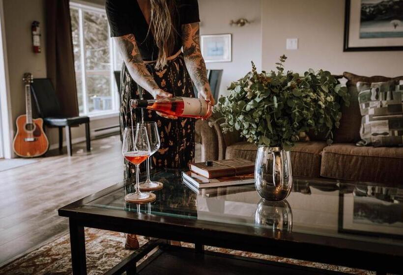 استراحتگاه Page S Inn On Silva Bay