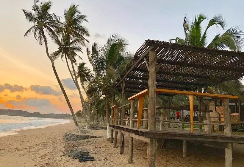 Hotelli Fantas Folly Beach Lodge