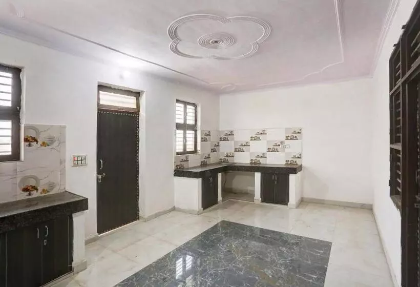 ホテル Oyo Jr Guest House